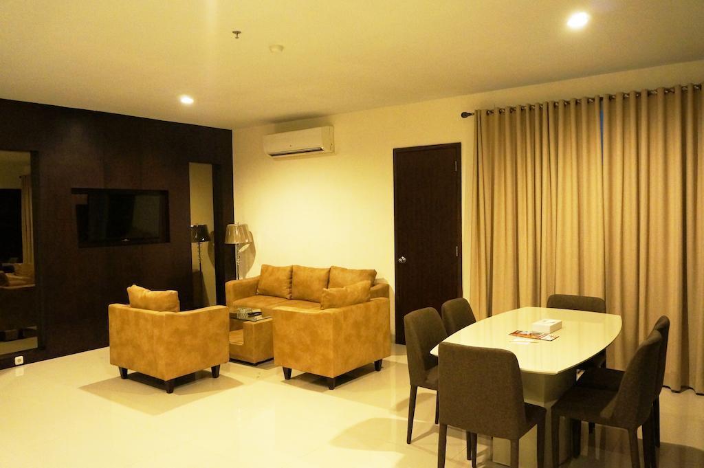 Ameera Hotel Pekanbaru Esterno foto