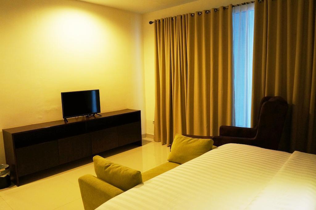 Ameera Hotel Pekanbaru Esterno foto