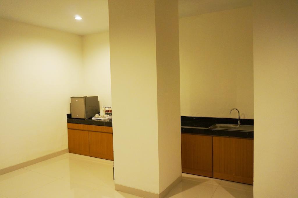 Ameera Hotel Pekanbaru Esterno foto
