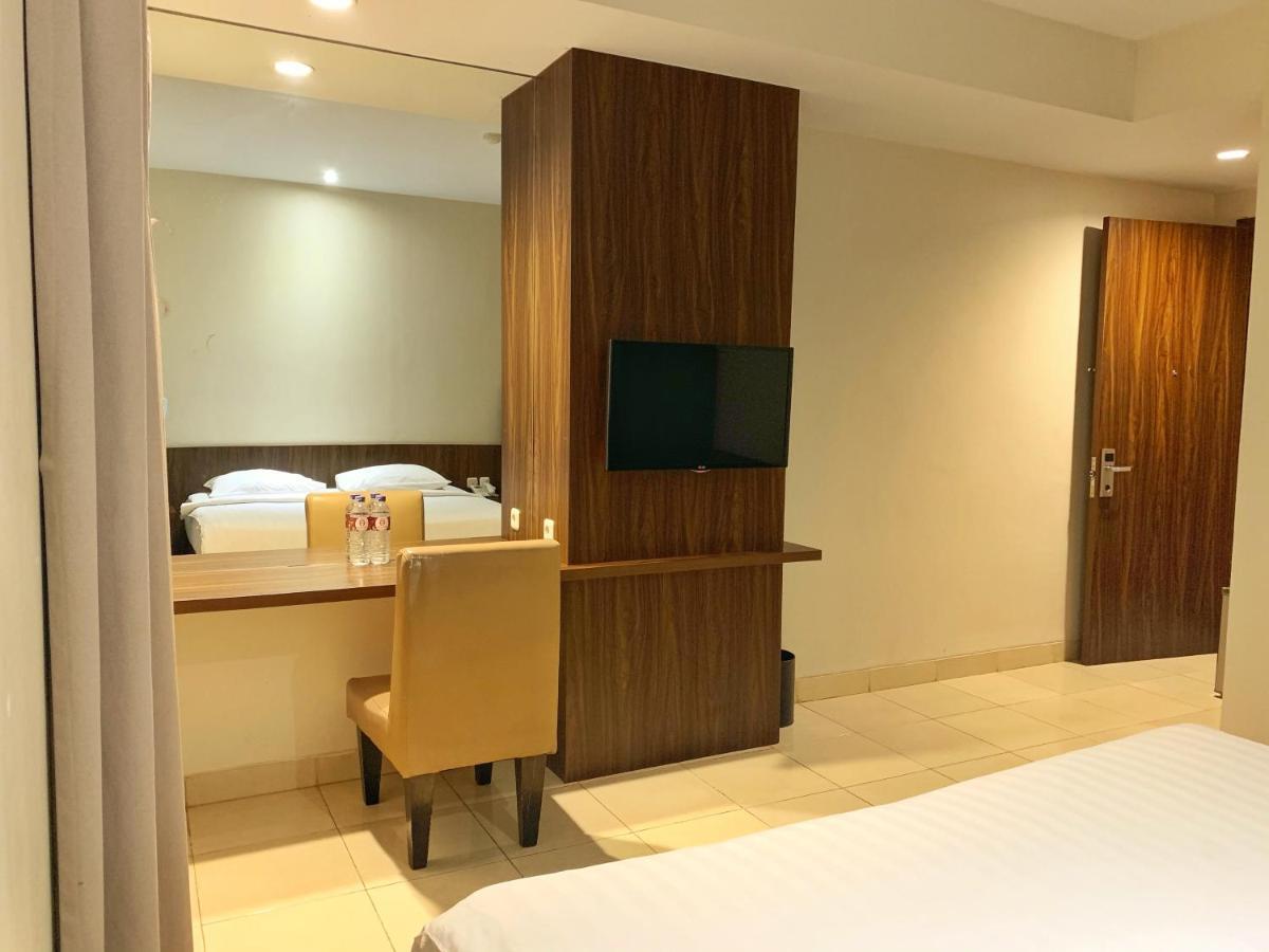 Ameera Hotel Pekanbaru Esterno foto