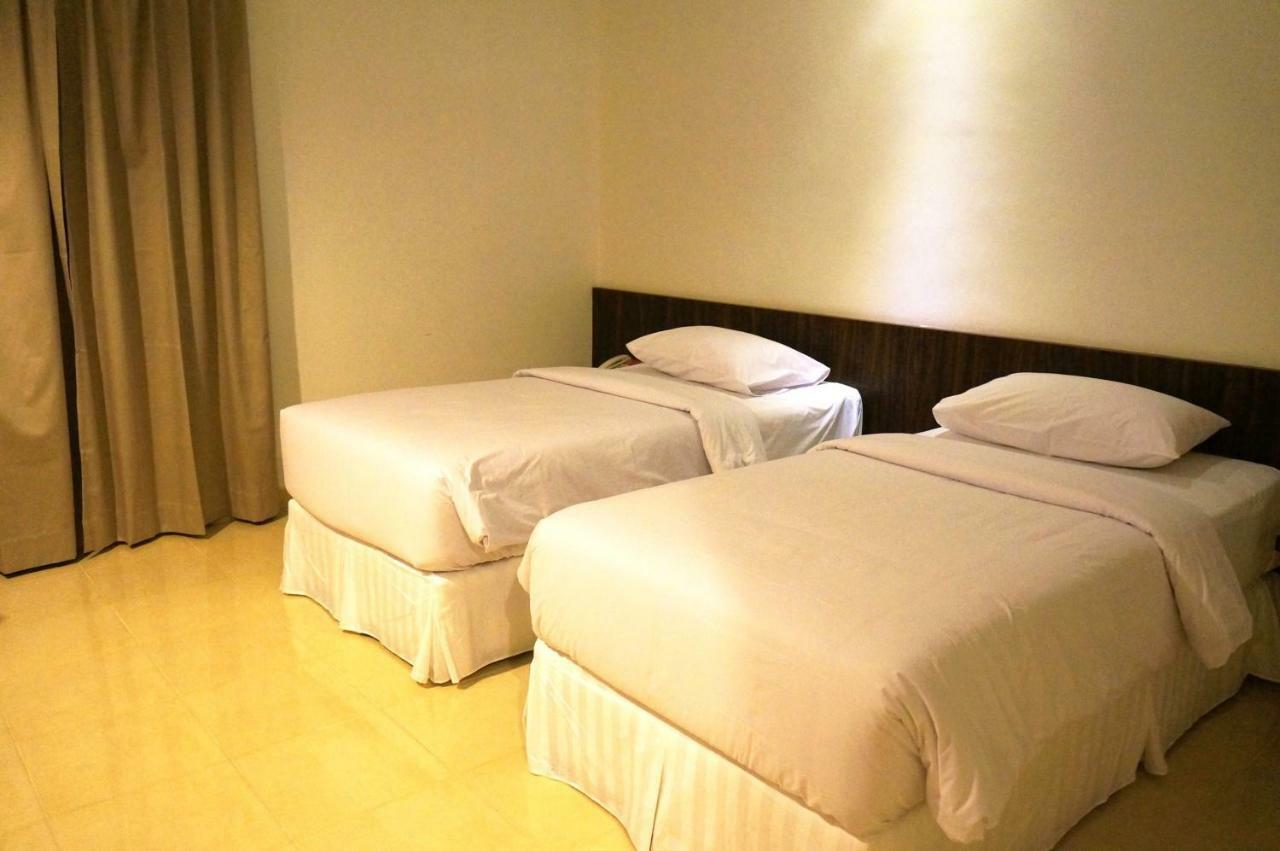 Ameera Hotel Pekanbaru Esterno foto