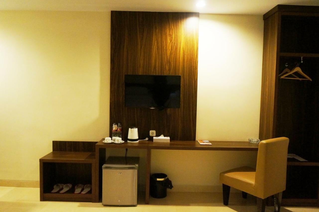 Ameera Hotel Pekanbaru Esterno foto