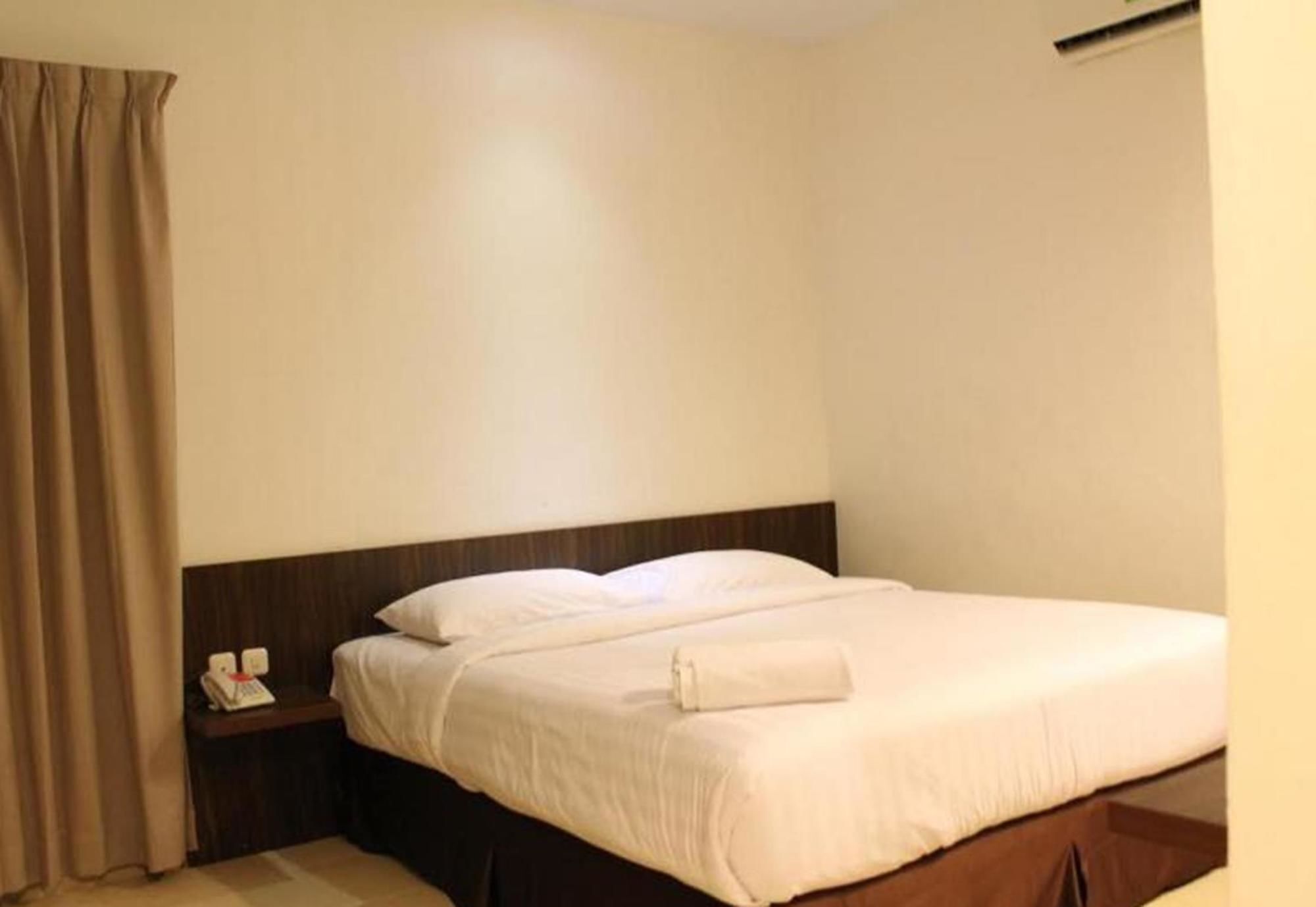 Ameera Hotel Pekanbaru Esterno foto